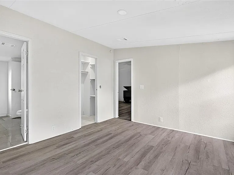 6766 NE 1st Pl — Photo 13