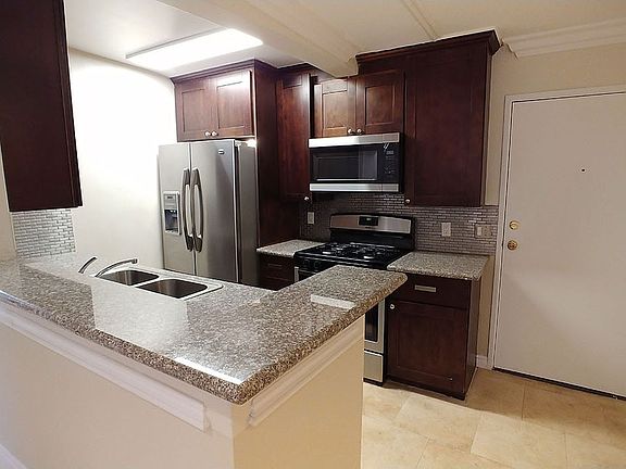3rd image of 2020 N Beachwood Dr #111