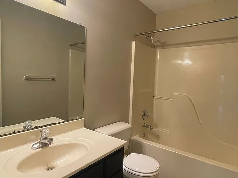 2555 Winchester Dr — Photo 8