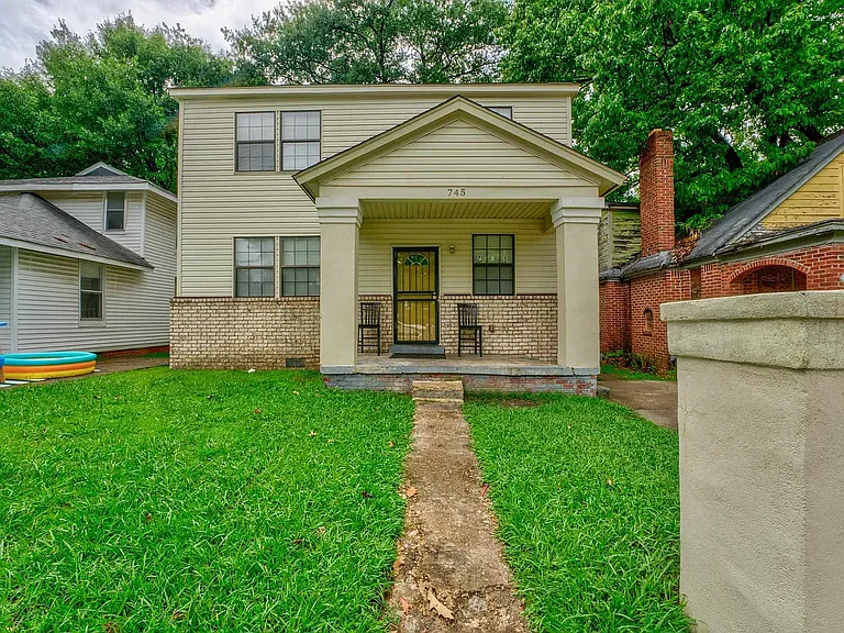 745 Cella St — Photo 1