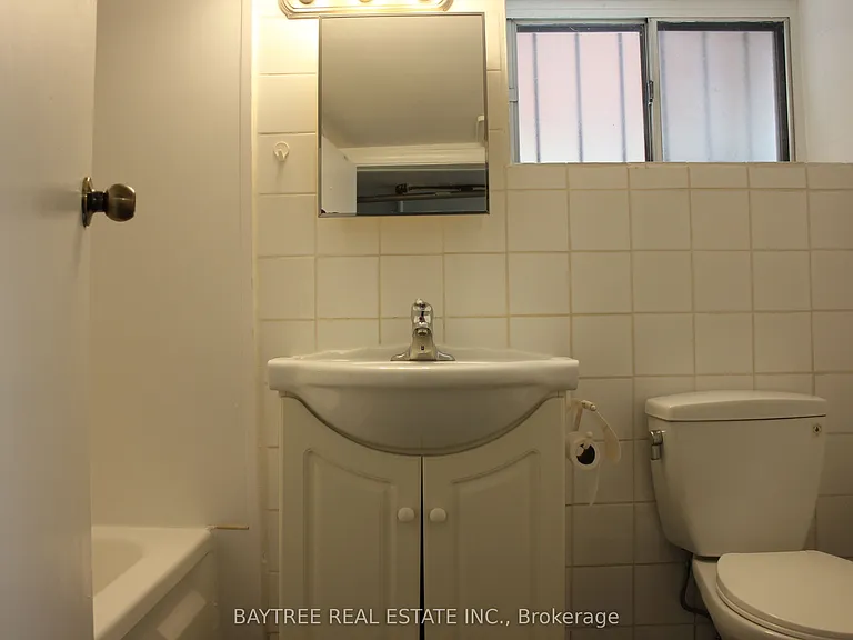 57 Carus Ave #LOWER — Photo 12