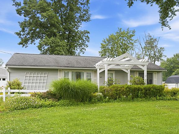 3rd image of 5637 Betty Ln