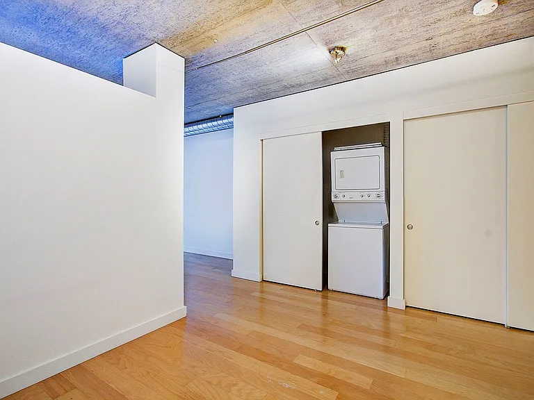 1926 W Burnside St #204 — Photo 10