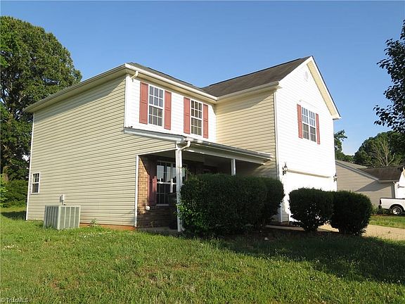 2nd image of 711 Audrey Ln