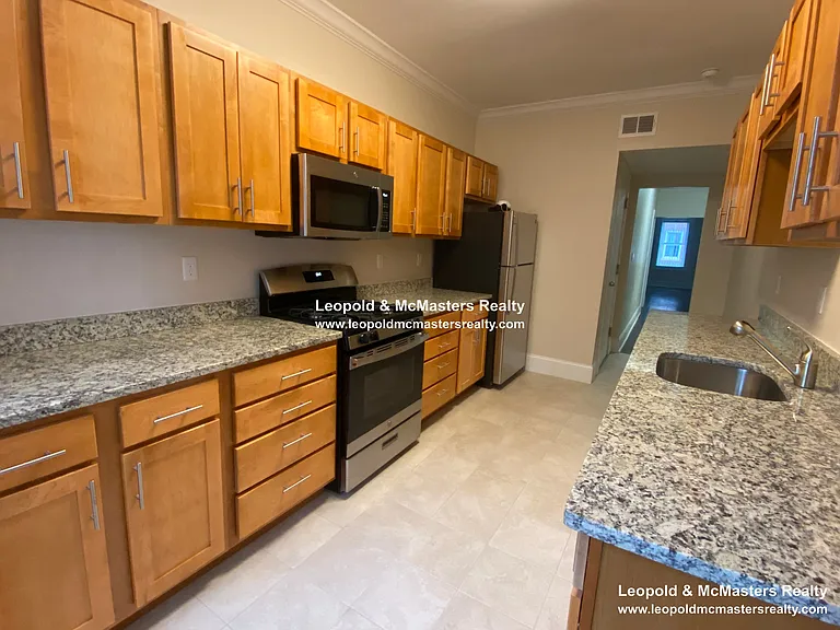 12 Short St #5 — Photo 4