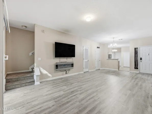 4794 PLAYPEN Drive, Jacksonville, FL 32210
