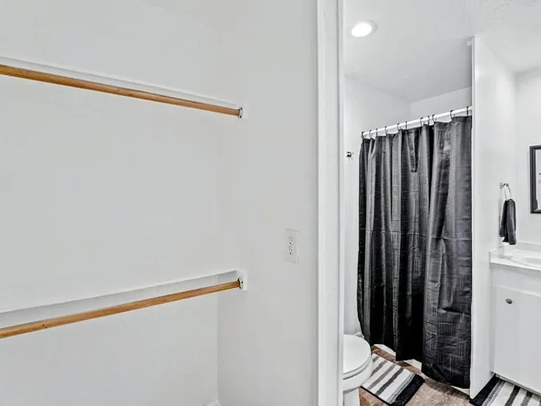 12918 Peggys Ln #C — Photo 6