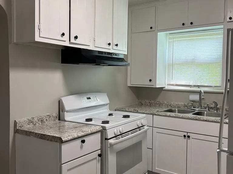 1706 E Tabor St — Photo 13