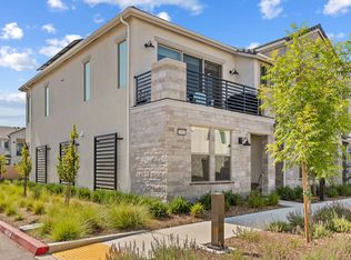 10981 N Honeysuckle Dr, Fresno, CA 93730