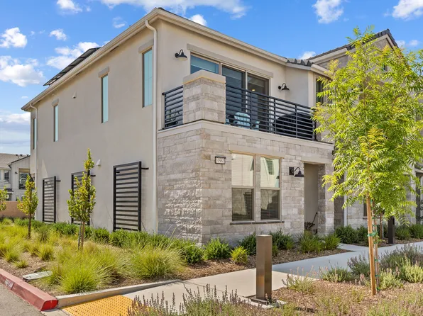 10981 N Honeysuckle Drive, Fresno, CA 93730