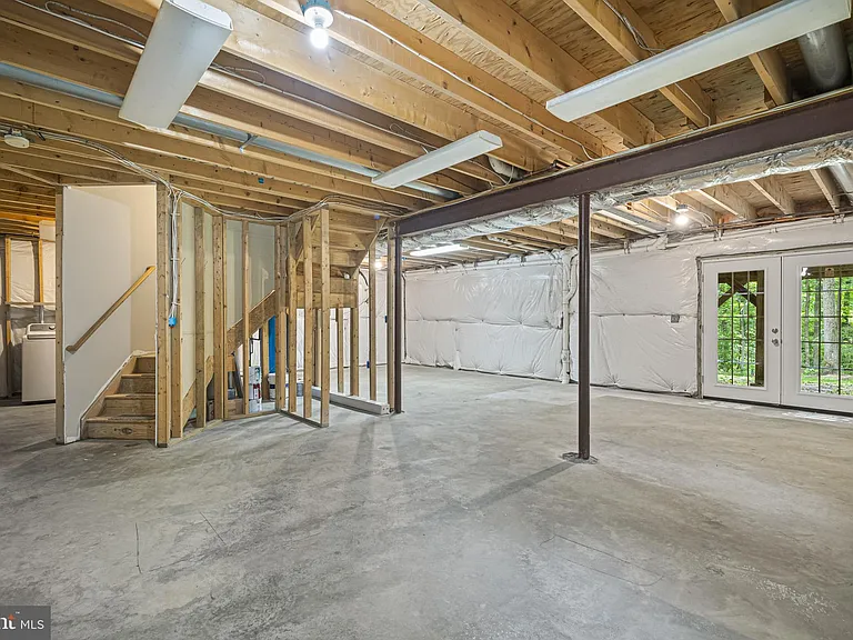 1525 Walters Ln — Photo 29