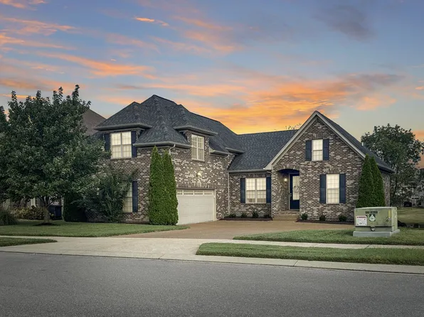 106 Jameson Pl, Hendersonville, TN 37075