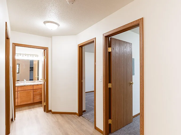 Fargo, ND Flagstone Apartments | 21B | Hallway