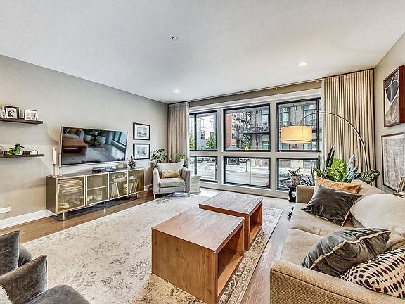 3rd image of 2730 W Armitage Ave #1W
