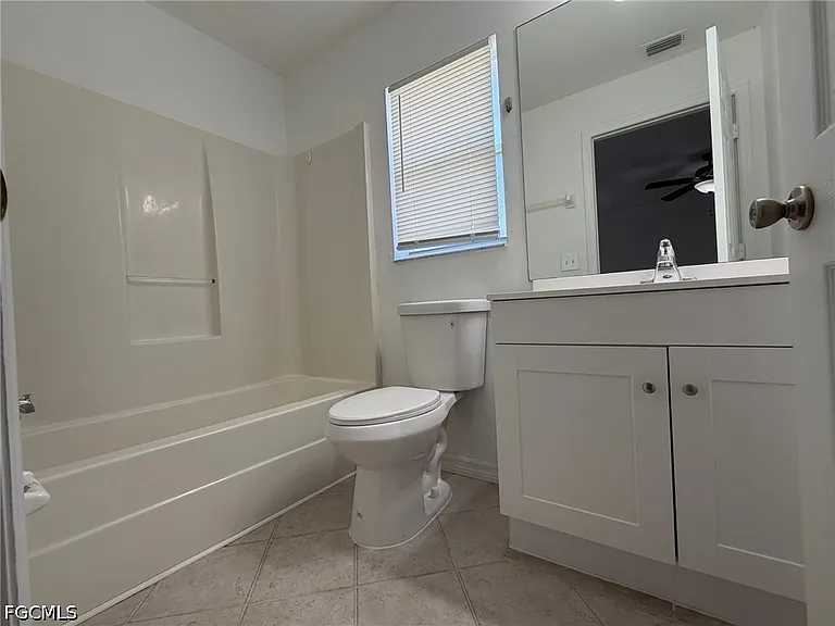 1424 NE 13th Pl — Photo 18