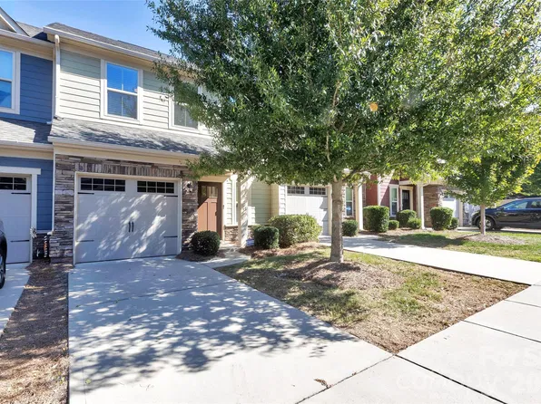 315 Pond Place Ln, Matthews, NC 28104