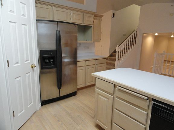 2nd image of 970 E Canterbury Dr