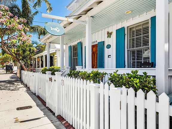3rd image of 1009 Whitehead St