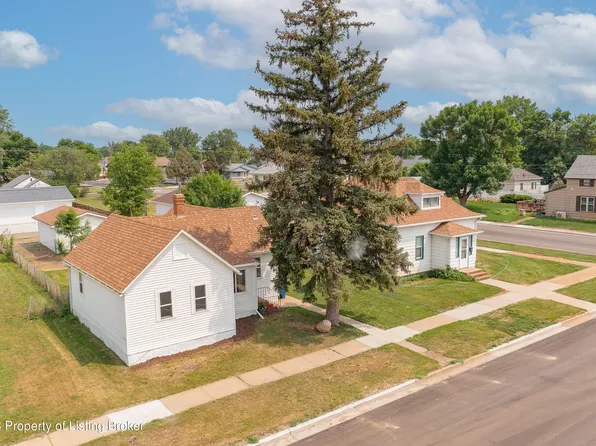135 2nd Ave SW, Dickinson, ND 58601