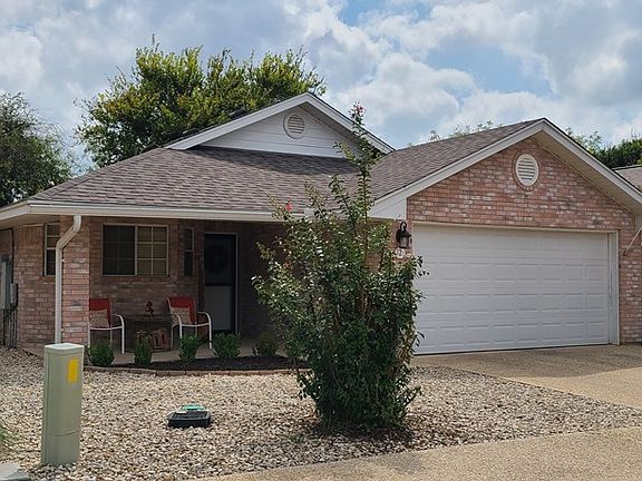 2nd image of 121 Creekside Dr