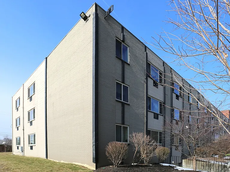 Chamberlain I & II Apartments — Photo 11