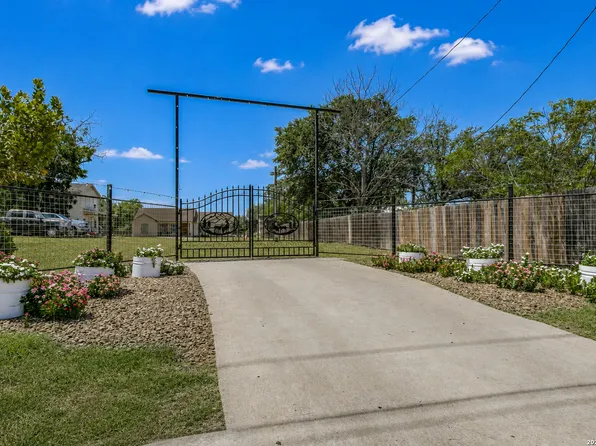 25375 US Highway 281 S, San Antonio, TX 78264