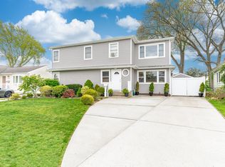 2062 Stirrup Path, Seaford, NY 11783