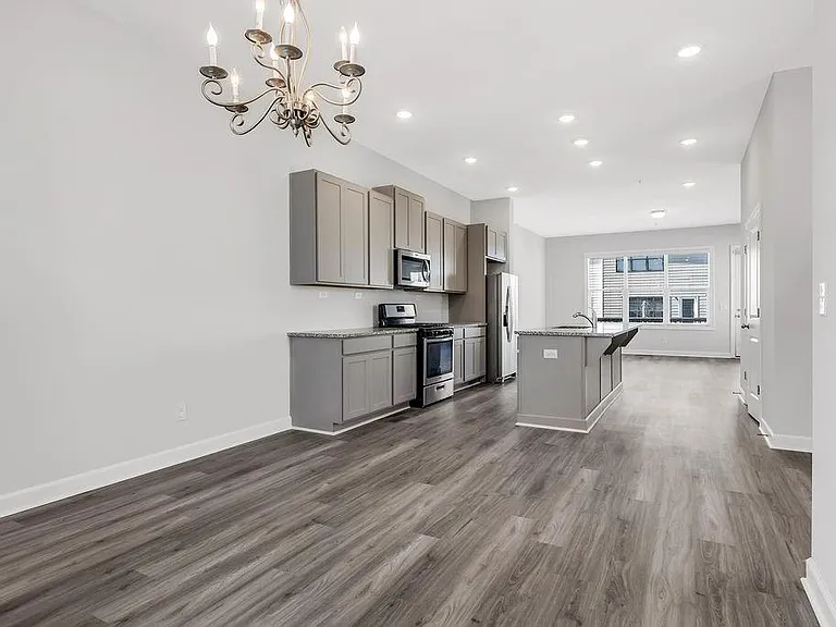 2761 Bell Dr SE — Photo 4