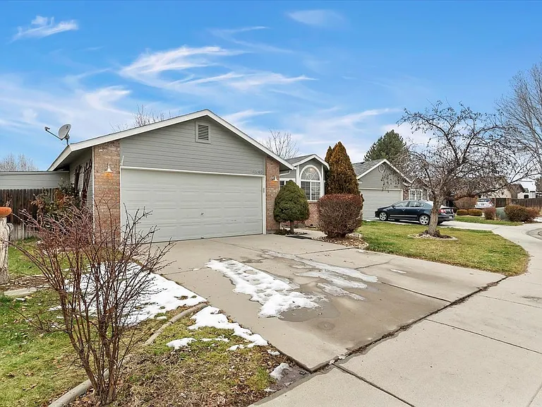 4245 S Danridge Ave — Photo 1