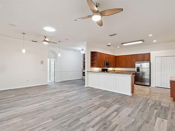 2nd image of 813 Summit Greens Blvd