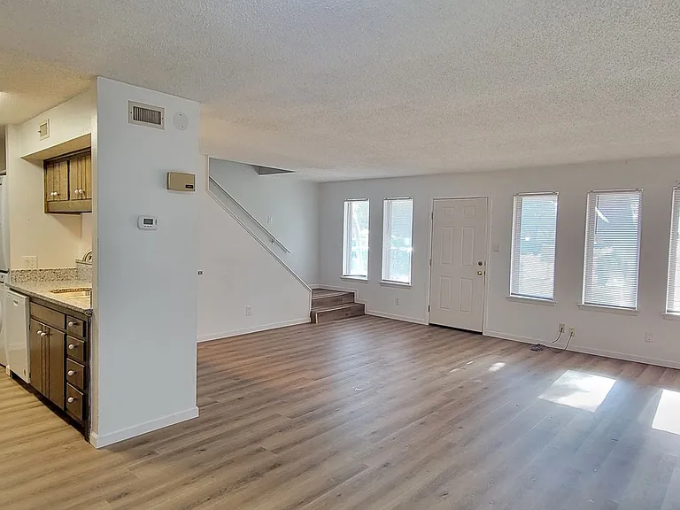 3532C Adenmor Ct — Photo 5