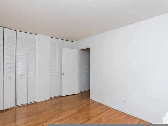 5th image of 6830 N Sheridan Rd APT 462