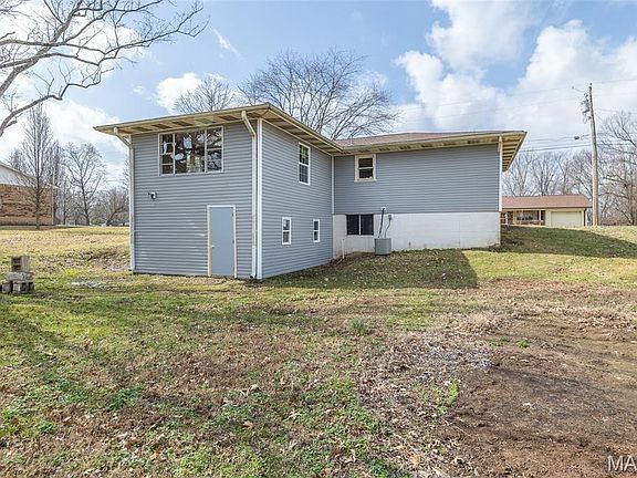 4th image of 2612 Sherry Ln