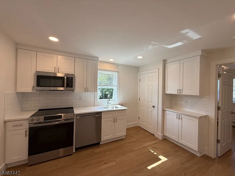 2 bed, 1.0 bath, $2,750 — Photo 2