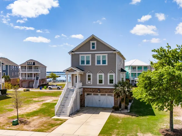 526 Cannonsgate Drive, Newport, NC 28570