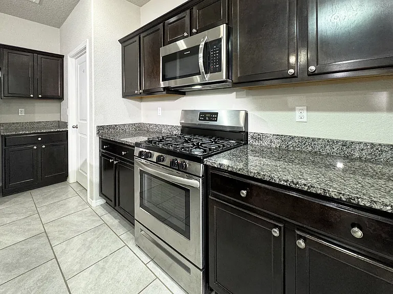 4143 Summit Park Rd NE — Photo 6