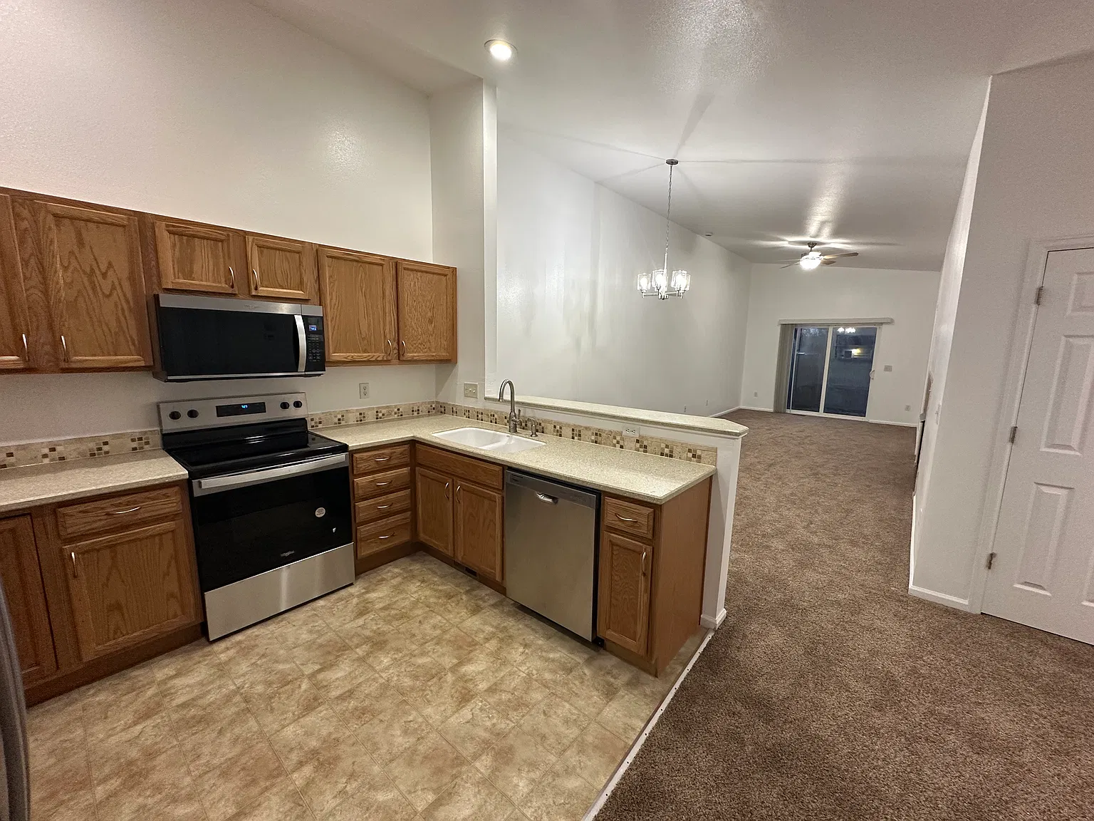 2 bed, 1200 sqft, $1,600 — Photo 3