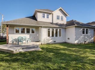 9524 Greenglade Rd, Sidney, BC V8L3T7