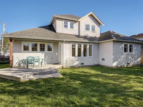 9524 Greenglade Rd, Sidney, BC V8L 3T7