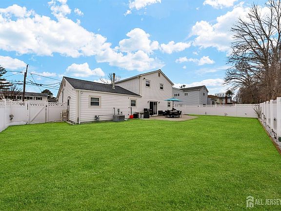 3rd image of 30 Arvin Rd