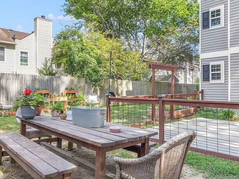 1545 Ocean Garden St — Photo 29