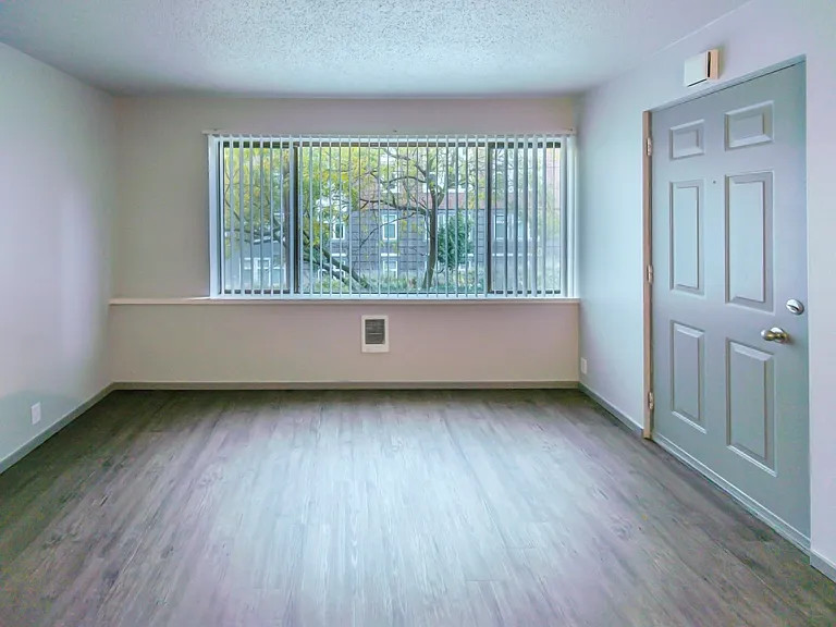Monticello Apartments — Photo 11