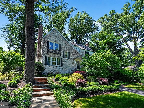 3rd image of 7504 Summit Ave