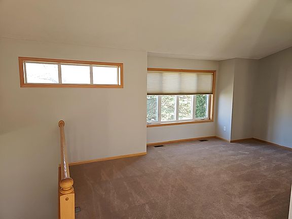 5th image of 15362 Wintergreen St NW