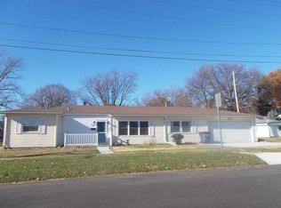 610 12th St, Bettendorf, IA 52722