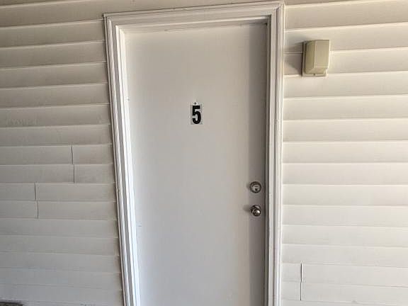 2nd image of 303 Far Side Dr APT 5