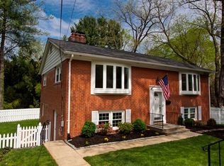 10600 Springmann Dr, Fairfax, VA 22030