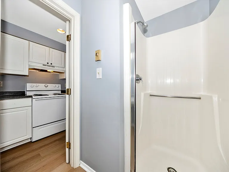 700 Motter Ave #B — Photo 16