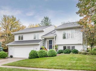 3627 Foxana Dr, Iowa City, IA 52246