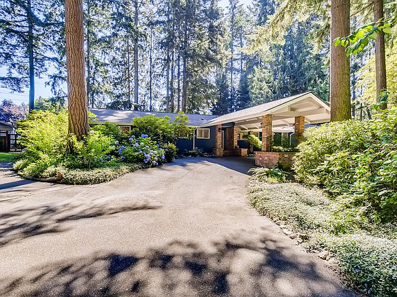 2nd image of 30 Bridlewood Cir